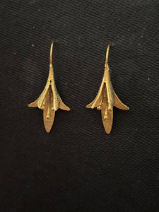 Gold polished silver Lily Earrings