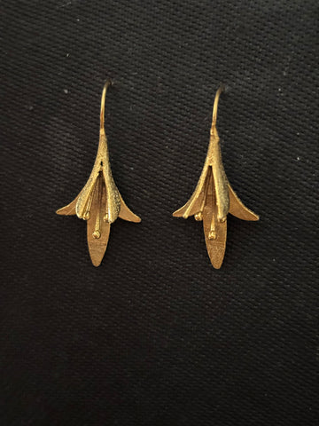 Gold polished silver Lily Earrings