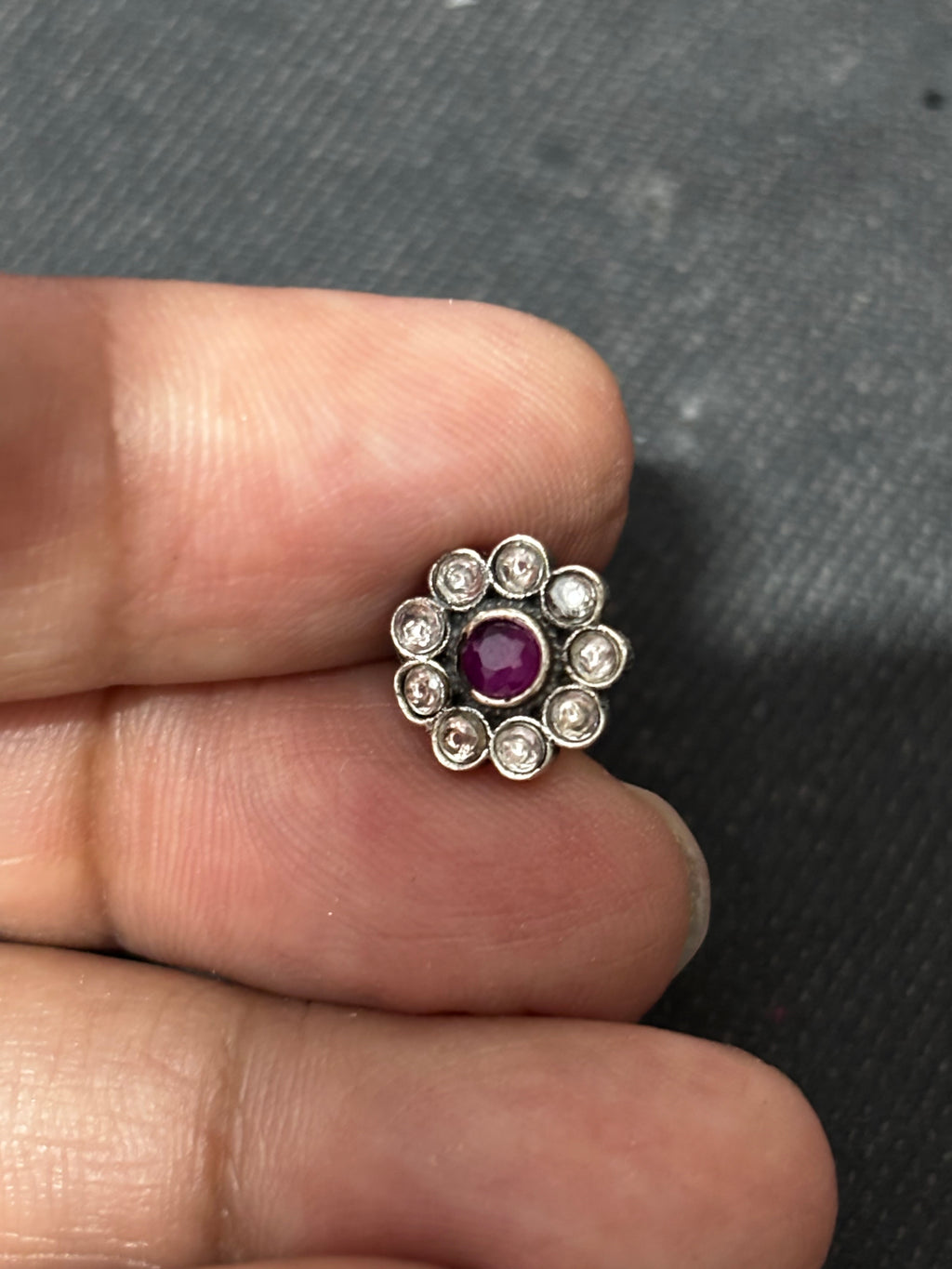 Stone Silver Flower Nosepin