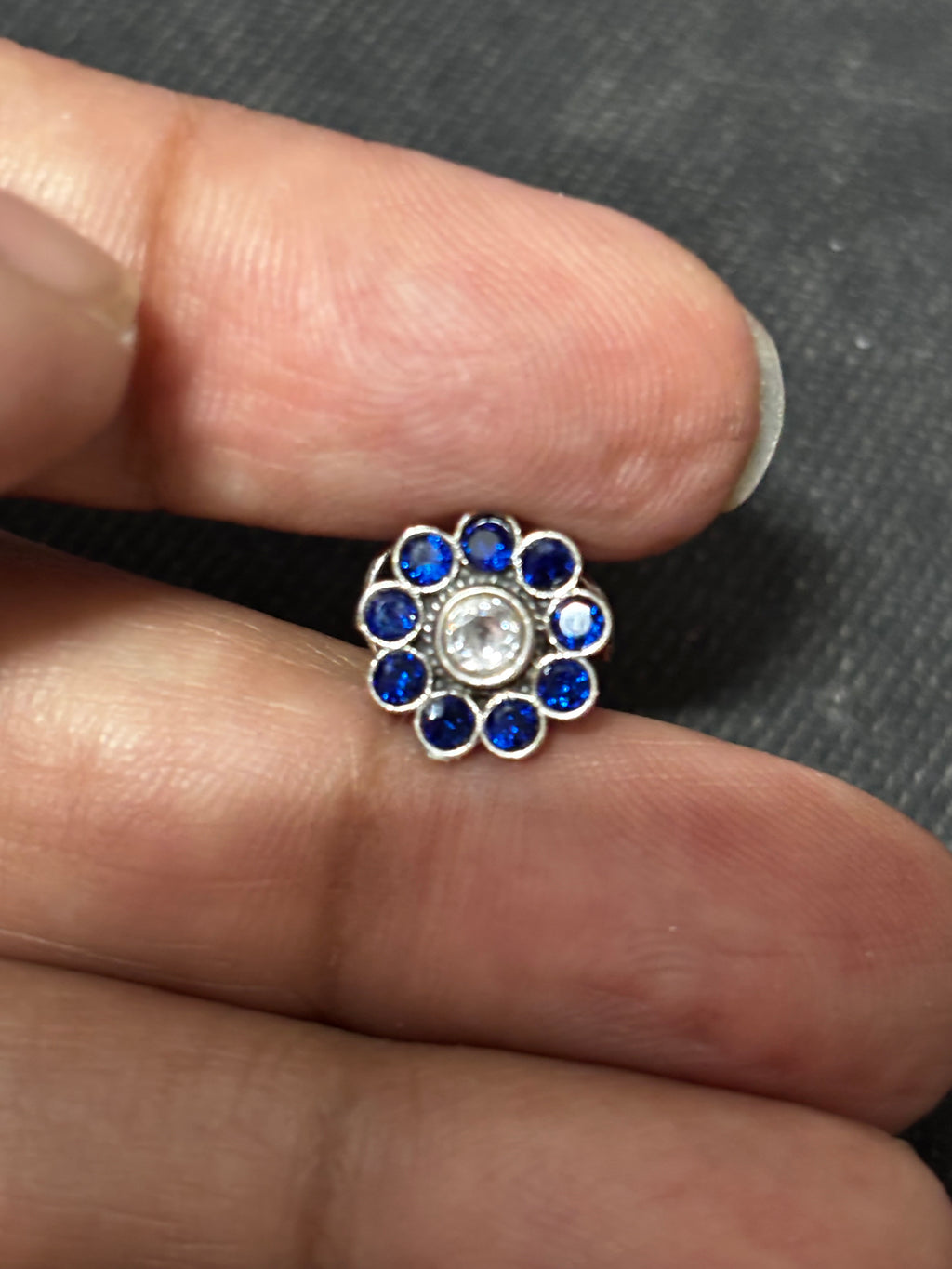 Stone Silver Flower Nosepin