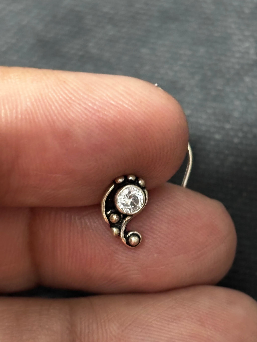 Single White Stone Silver Nosepin