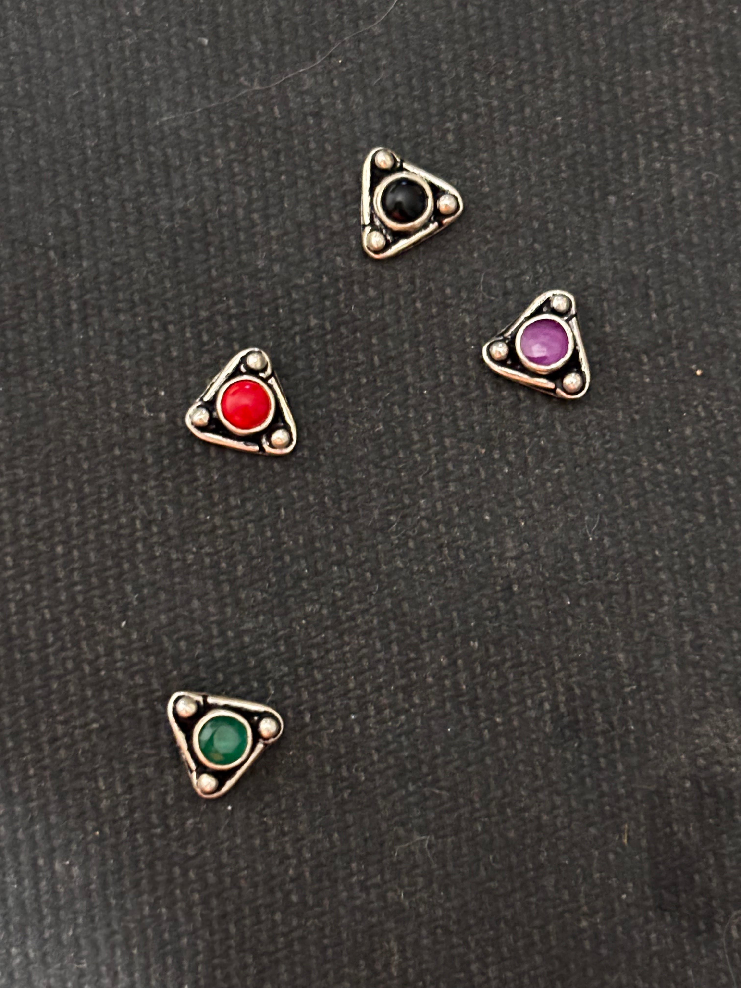 Silver Triangle Single Stone Nosepin