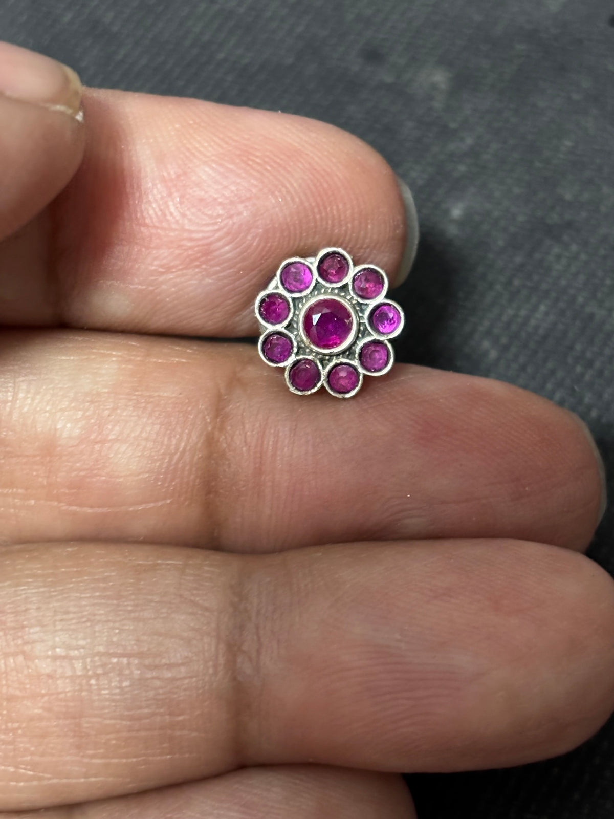 Stone Silver Flower Nosepin