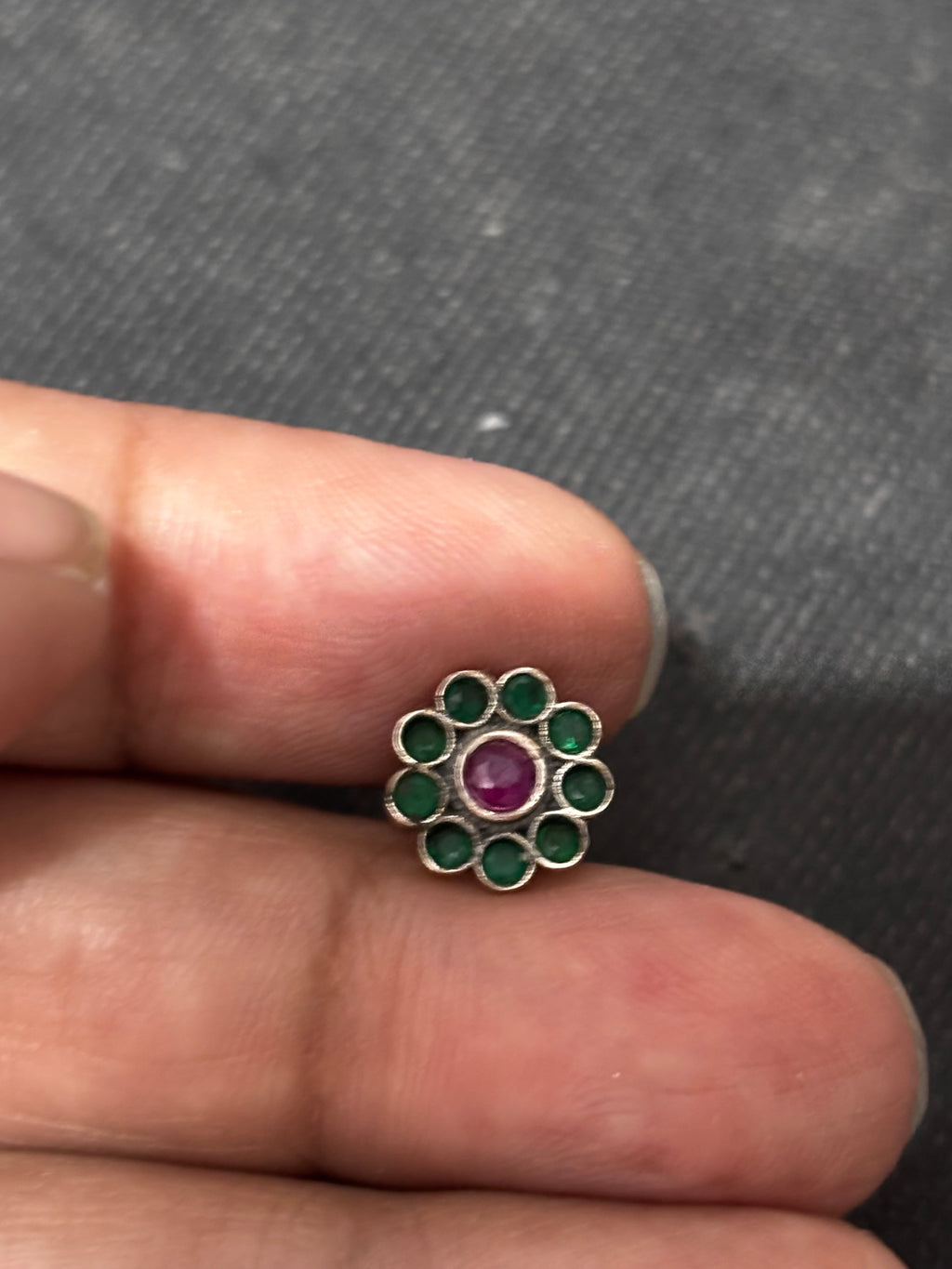 Stone Silver Flower Nosepin
