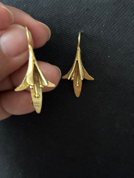 Gold polished silver Lily Earrings