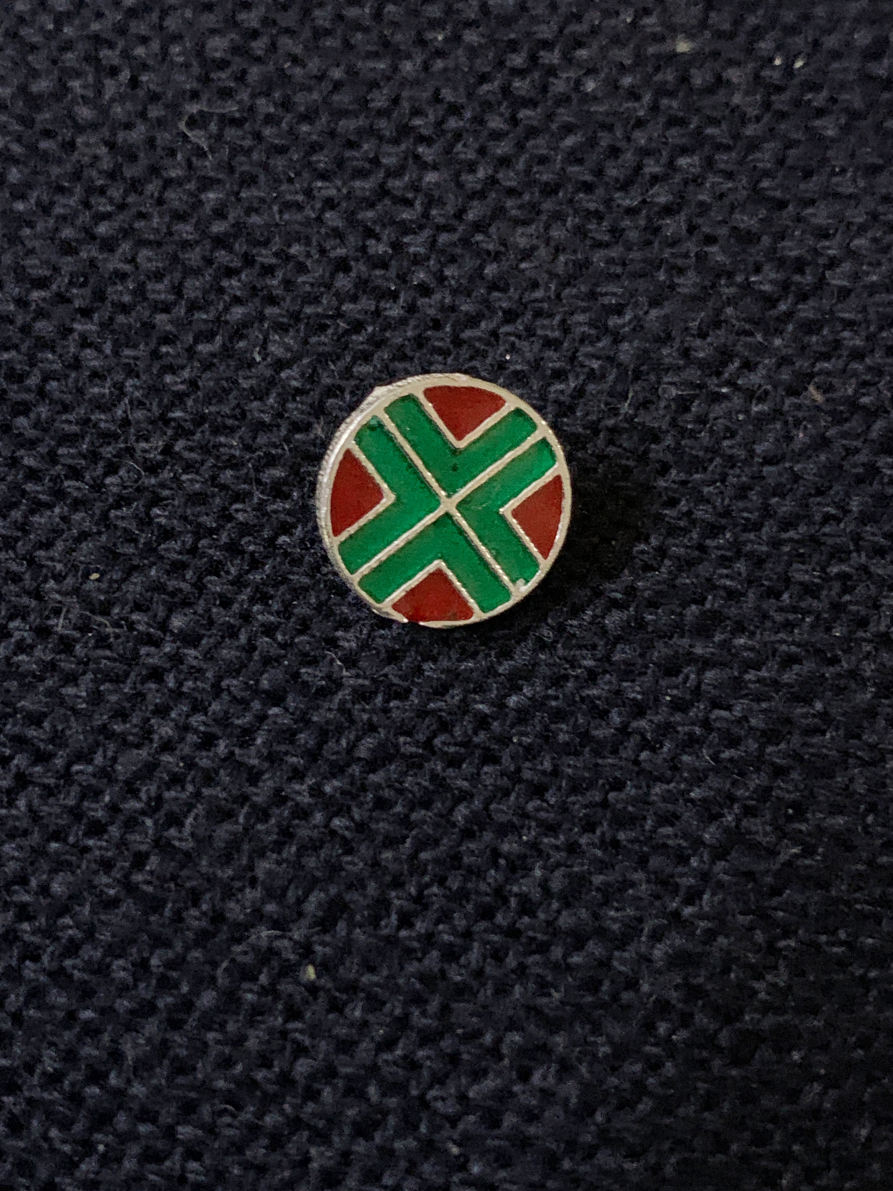 Maroon and Green Enamel Nosepin