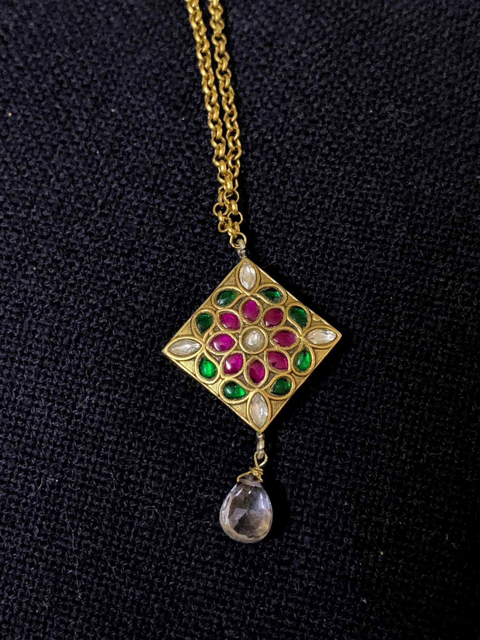 Delicate Kundan Pendant