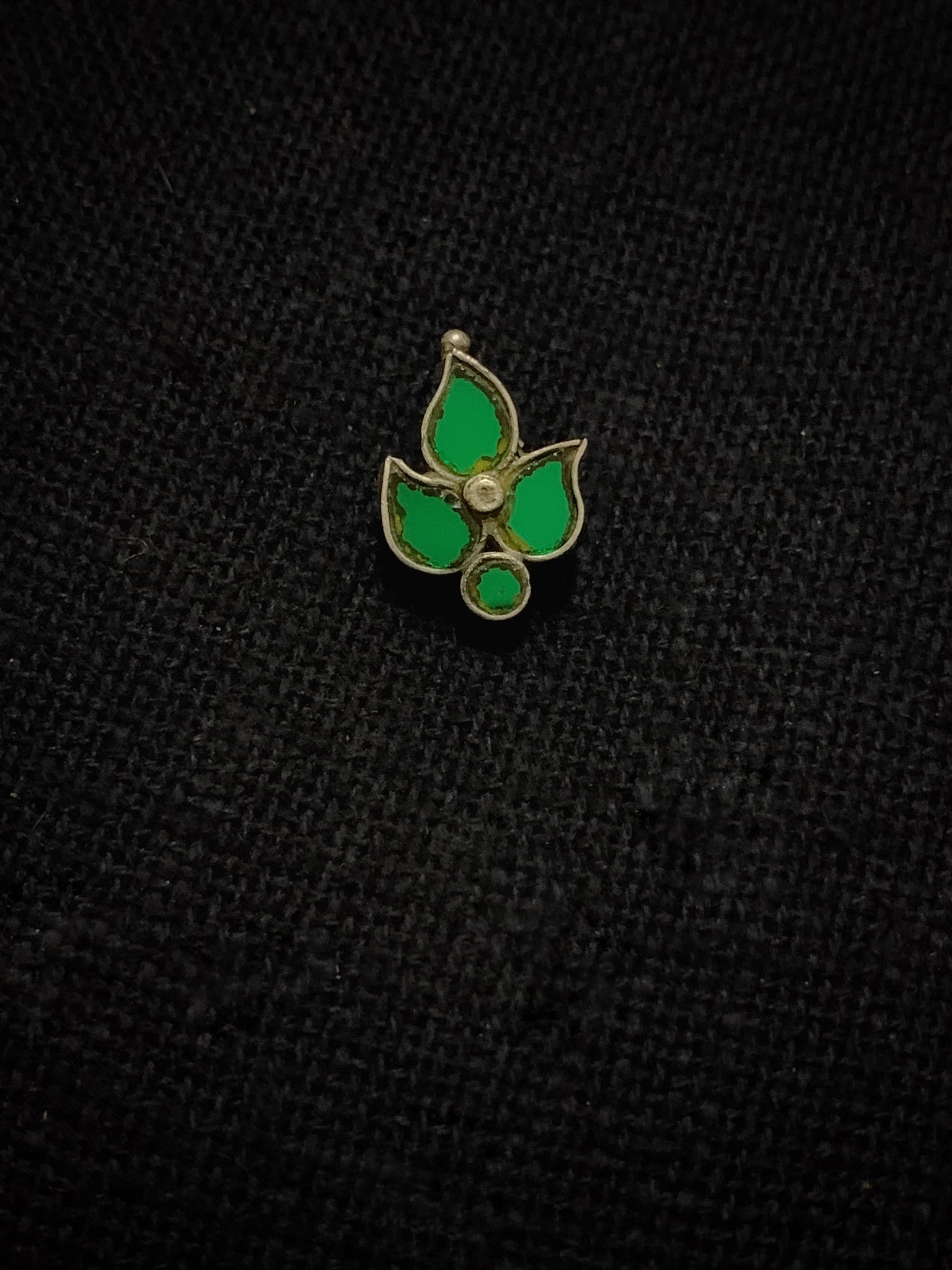 3 Leaf Coloured Glass Nosepin